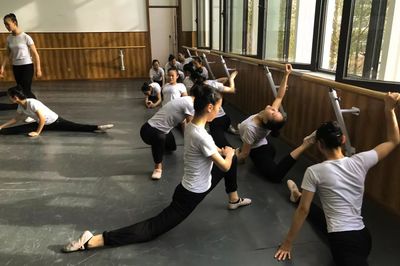 更努力,才能毫不费力--青岛艺术学校舞蹈早功掠影