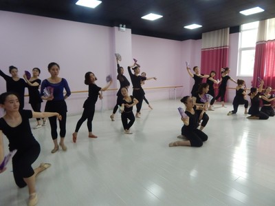 七色光十周年篇：教师舞蹈排练——连云港市舞蹈学校与七色光少儿舞蹈学校的艺术融合